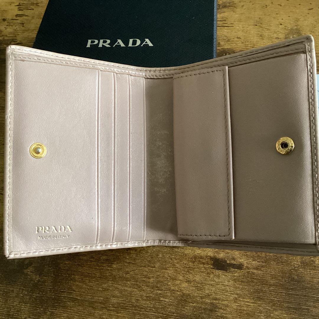 プラダ　PRADA 二つ折り財布 レザー　ベージュ　ピンク