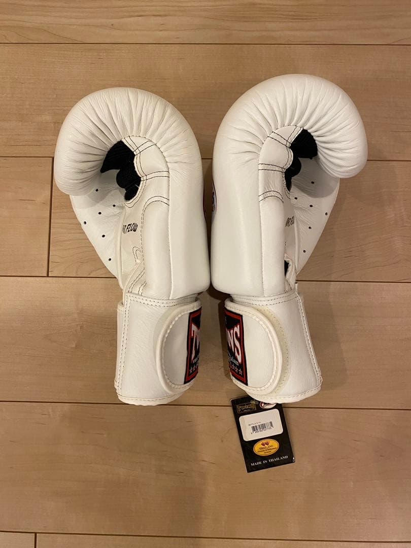 【新品・未使用】TWINS SPECIAL ボクシンググローブ 14 oz 本革