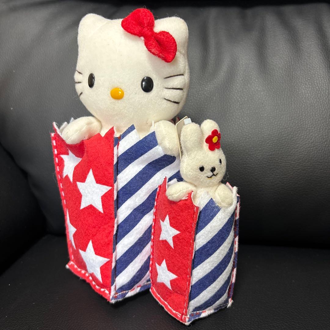 ハローキティ アメリカ国旗風ぬいぐるみ