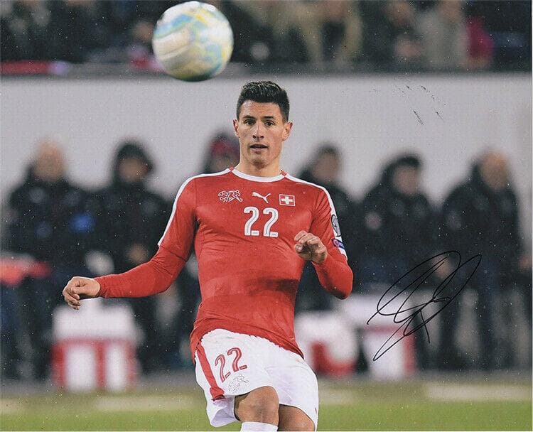 直筆サイン入り写真 ファビアン・シェア サッカースイス/フレーム別/SA鑑定済