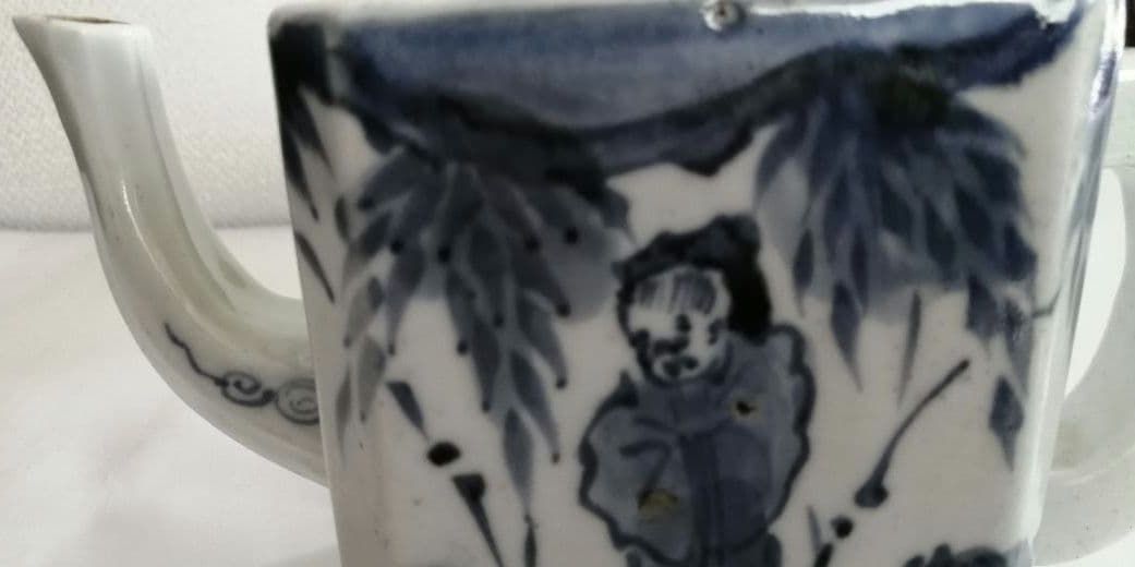 古伊万里　人物酒つぎ