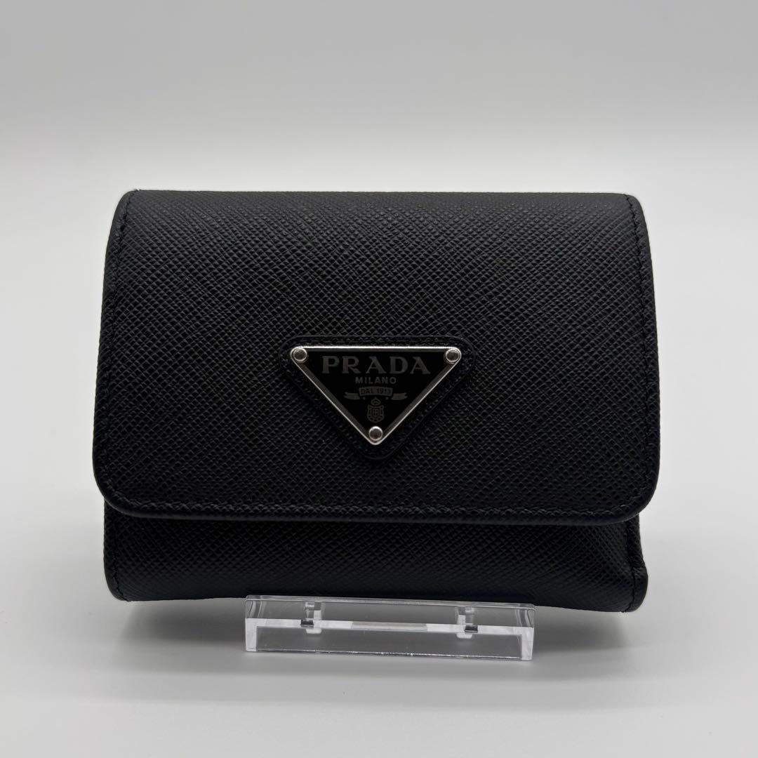 未使用級　PRADA 三つ折り財布　現行　三角ロゴ　サフィアーノレザー　黒