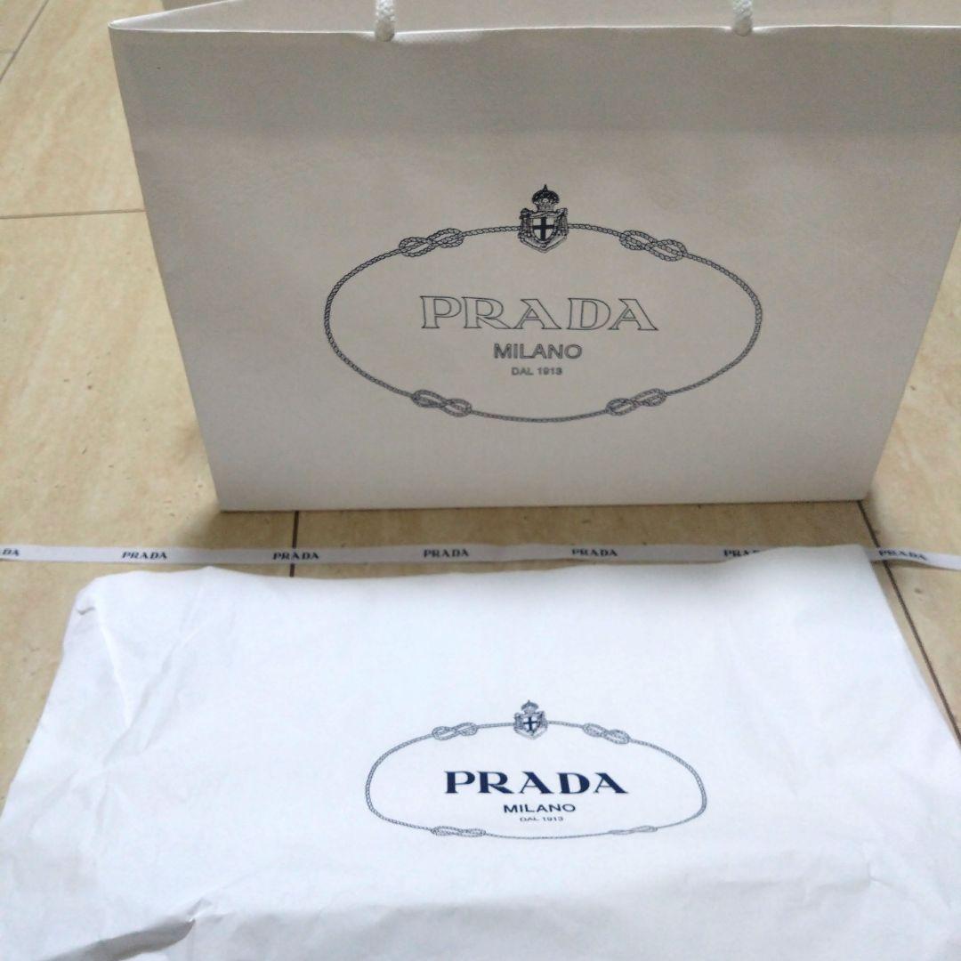 PRADA パテッドナイロンショルダーバッグ　ブラック　1BH164