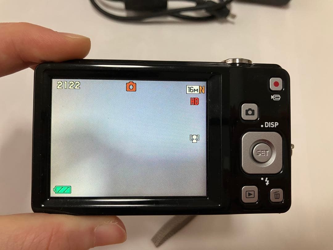 M*a様 カシオ　デジカメ　exilim SDカード付き　充電器あり