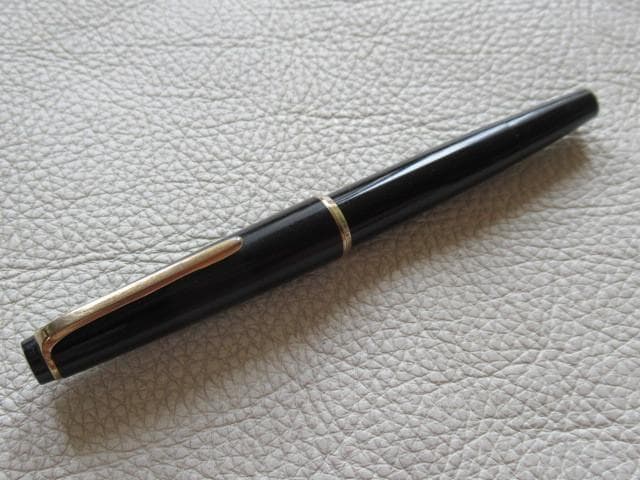 美品1960年代◆2桁シリーズ モンブラン No.32 ペン先585 EF 黒軸