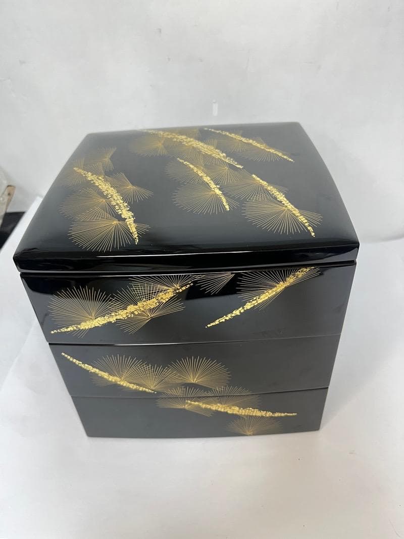 【未使用】 輪島塗 三段重 6.5寸 黒呂色 箔扇沈金　うるし工芸 なかたに