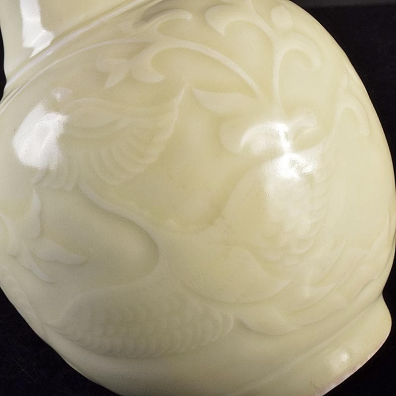 中国　官窯　白磁　陽刻　鳳凰唐草文　鳳首瓶　V　R7679