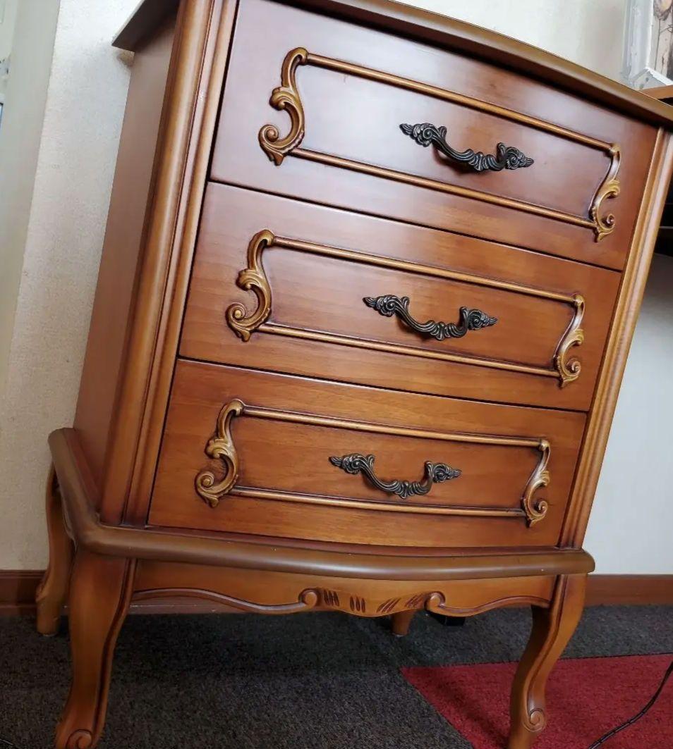 木製クラシックスタイルチェスト アンティーク調　お値下げ不可　最終値下げ