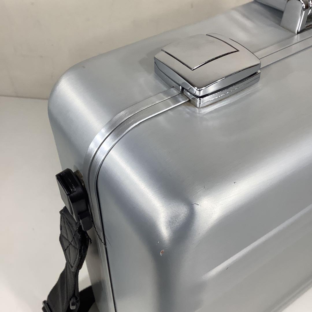 1124Z ゼロハリバートン アタッシュケース シール跡あり