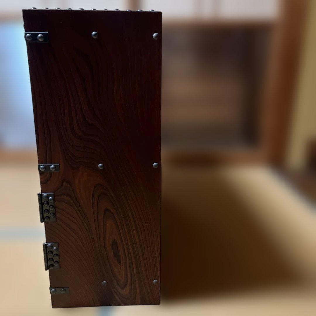 アンティーク高山家具式木製収納ローチェスト、テレビ台 伝統的な日本のデザイン