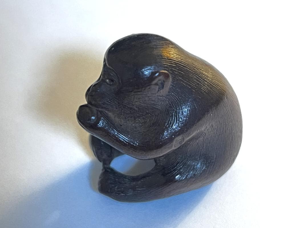 根付　猿　線刻銘「白龍」