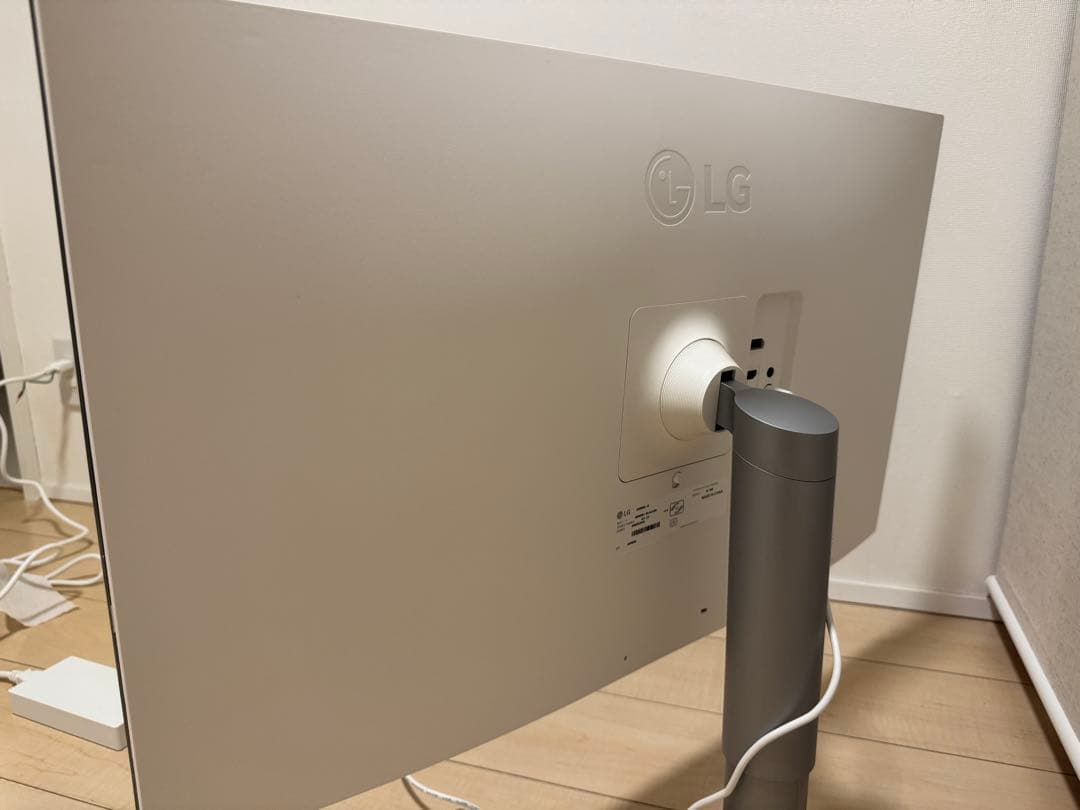 2025年製 美品 LG 4K モニター ディスプレイ 32UN650K-W