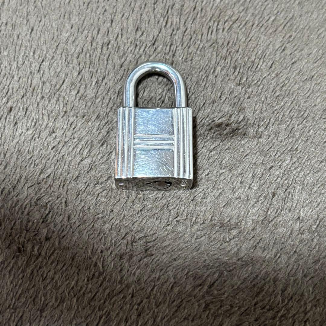 Hermèsエルメスエールラインリュックシルバーカデナ南京錠。鍵なし