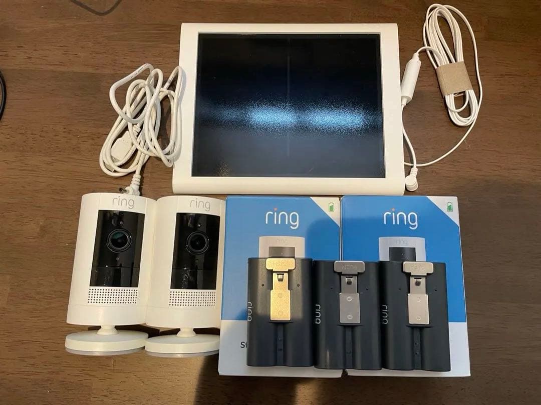 Ring 屋内外セキュリティカメラ　ソーラーパネル 付　新品同様