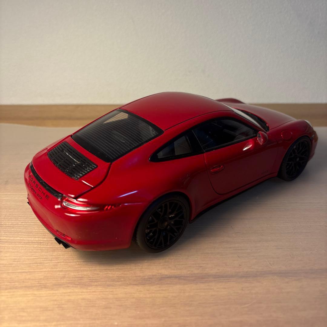 シュコー　ポルシェ 911 GTS レッド 1/18 ミニカー
