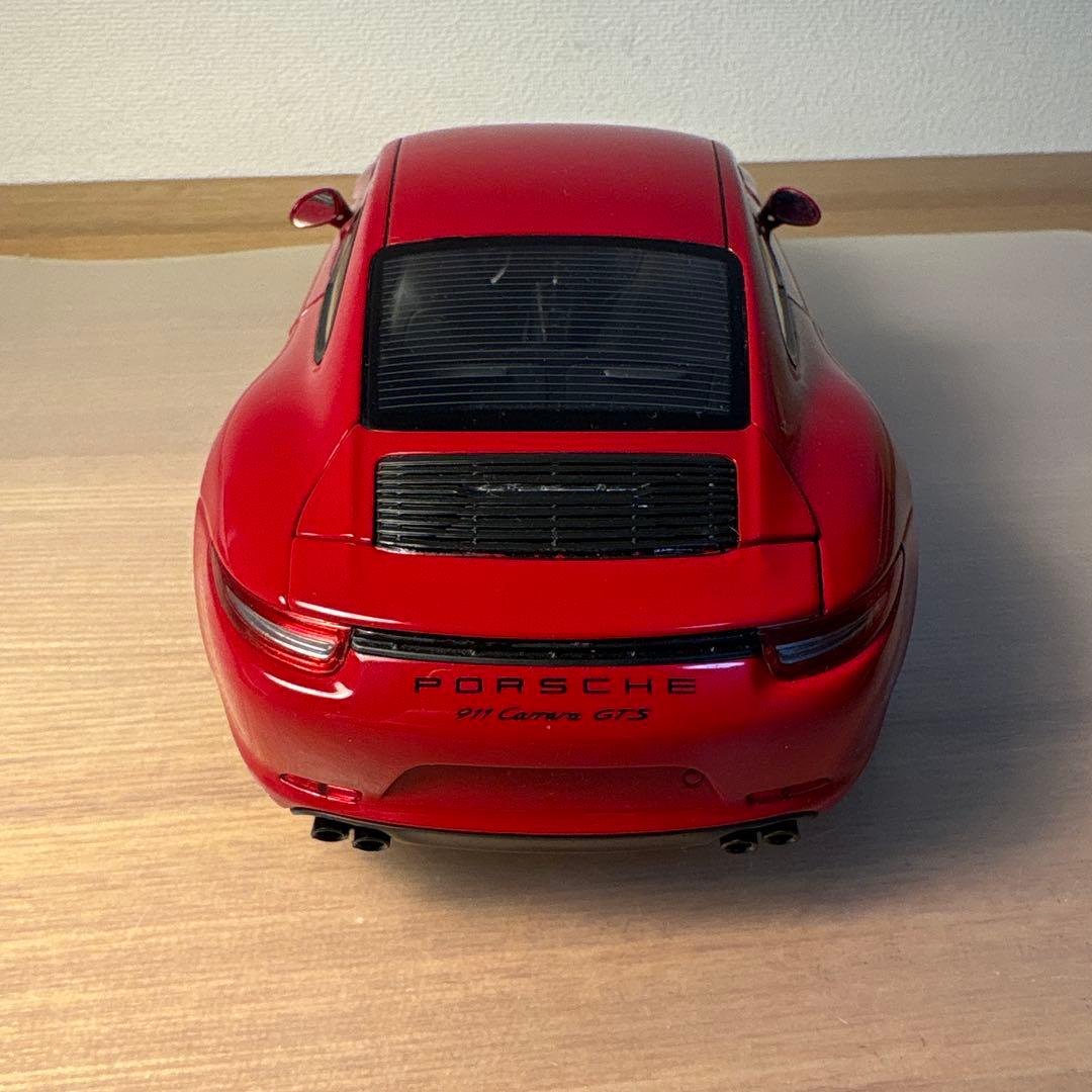 シュコー　ポルシェ 911 GTS レッド 1/18 ミニカー
