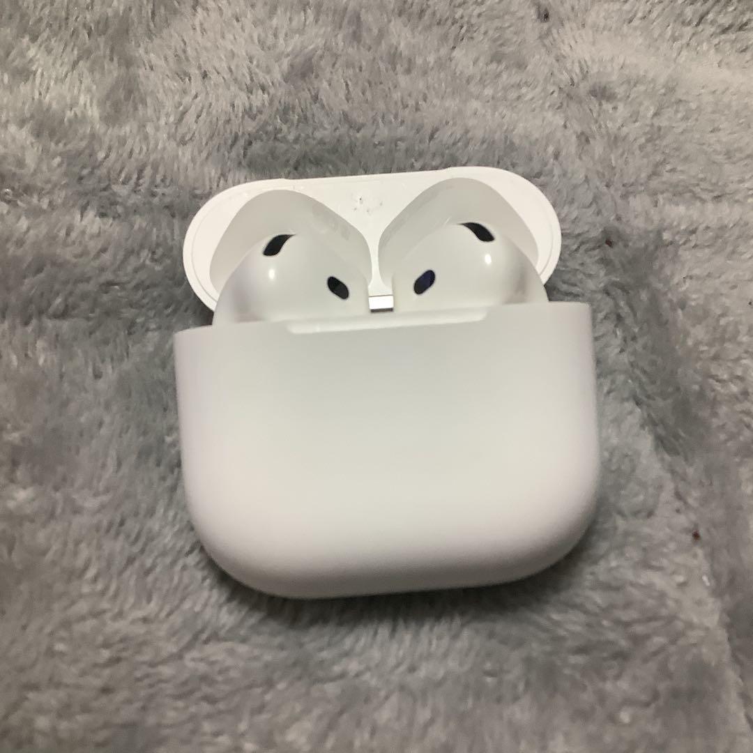 AirPods本体 ホワイト 充電ケース付き　Ａ3053 第4世代