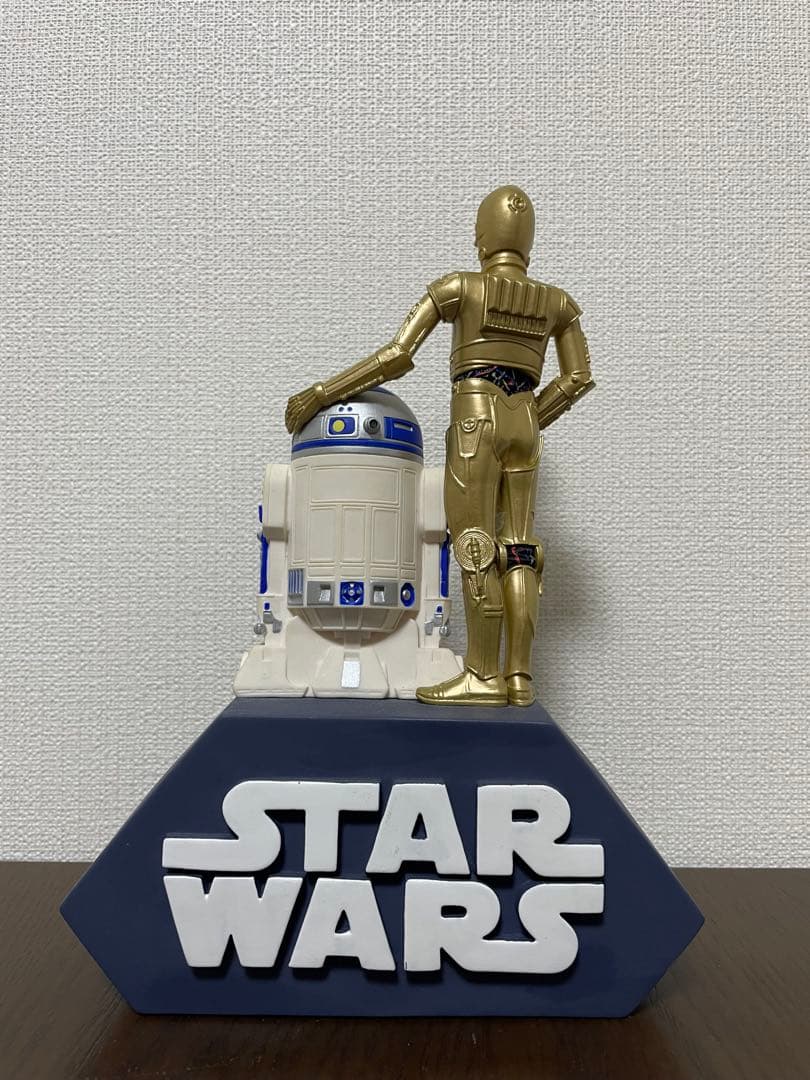 カリフォルニアディズニー　スターウォーズ R2D2 C3PO のフィギュア