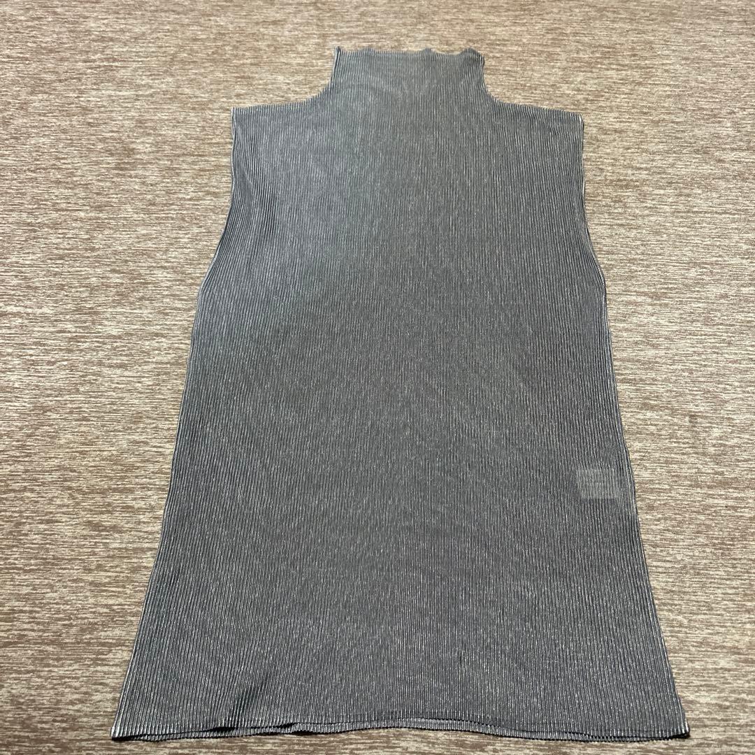 ISSEY MIYAKEイッセイミヤケシルバーグレーのタートルネックタンクトップ