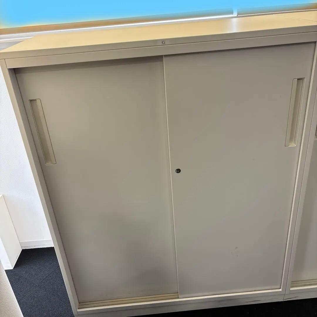 ホワイトスライドドアキャビネット(スチール製)