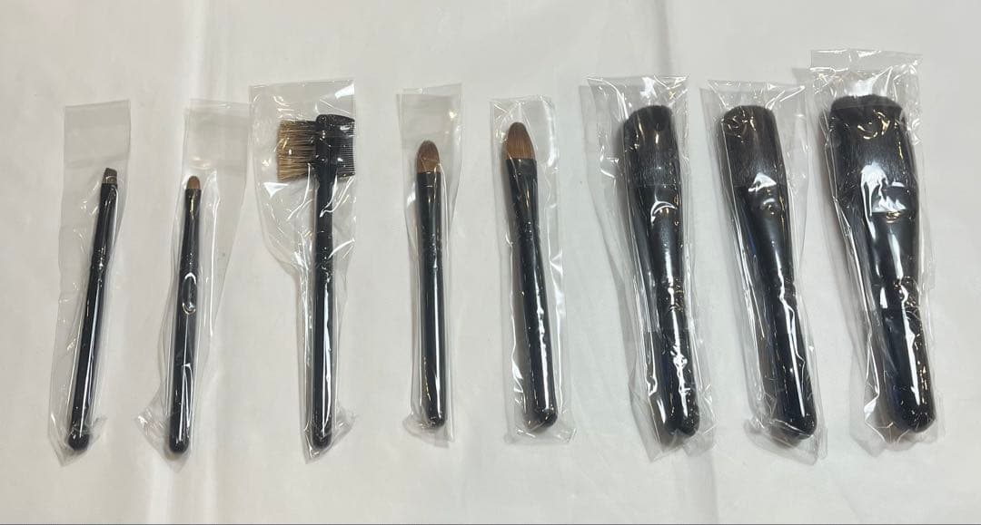 ス*イ様 熊野筆 極上品質 化粧筆8本セット ブラシ専用ケース付属 天然木桐箱付