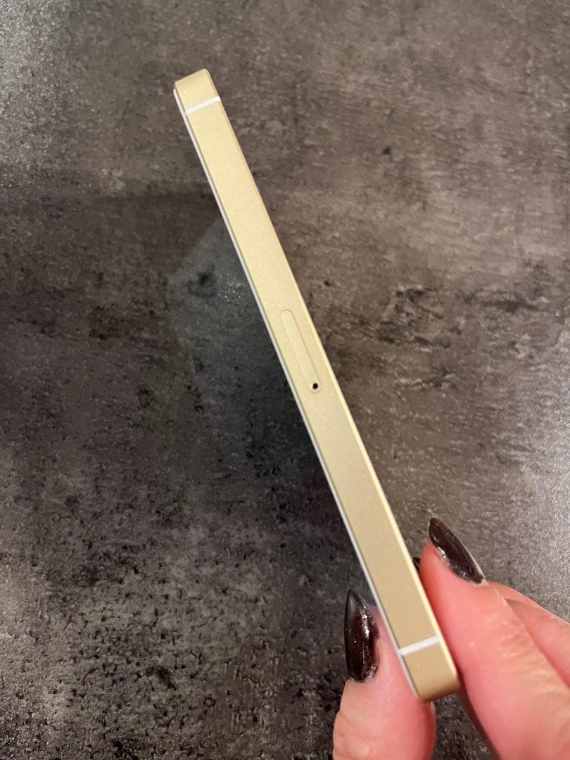 Apple iPhone SE ゴールド　128GB