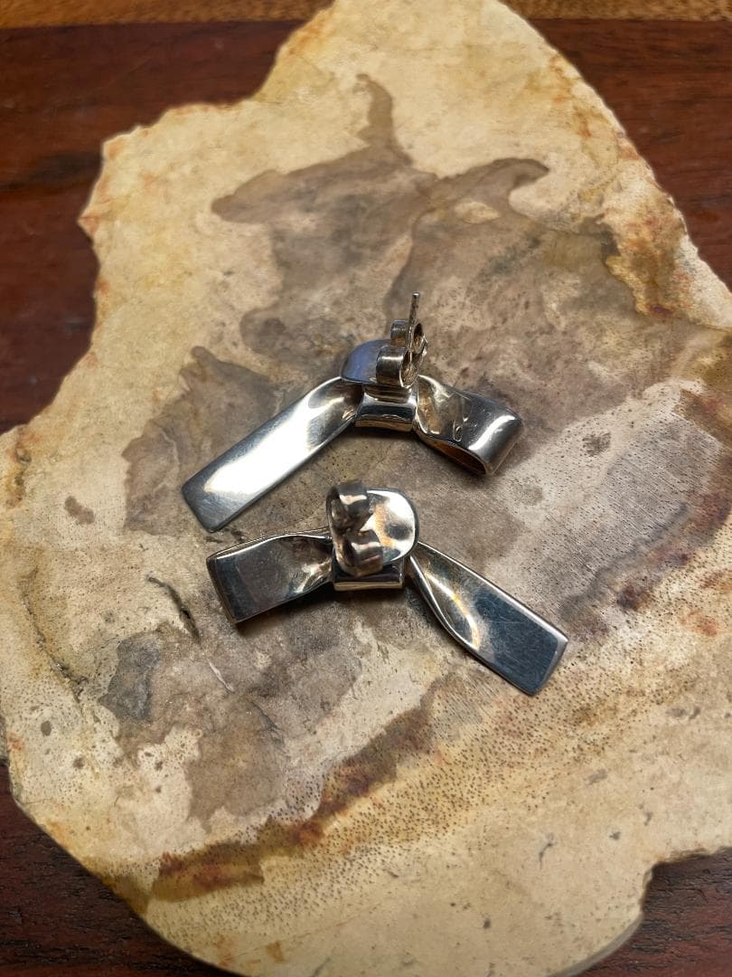 アクセサリー ANNIKA INEZ Cravat pierced earrings