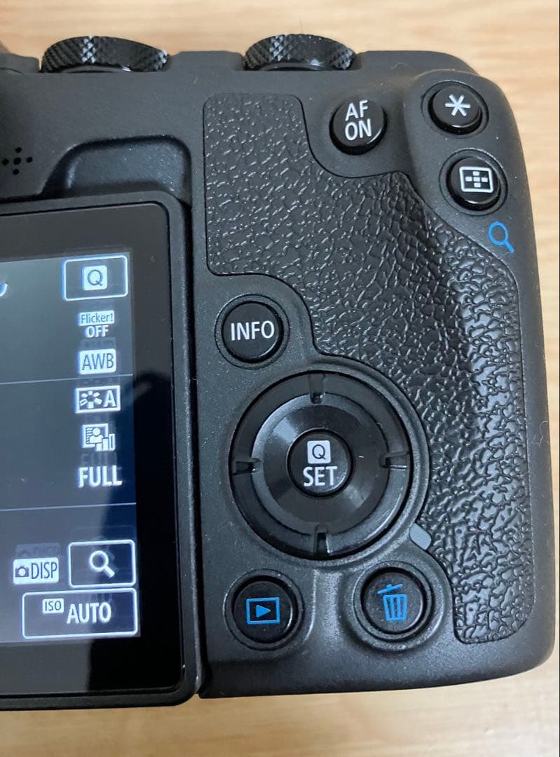 【美品】Canon EOS RP ボディ【おまけ付】