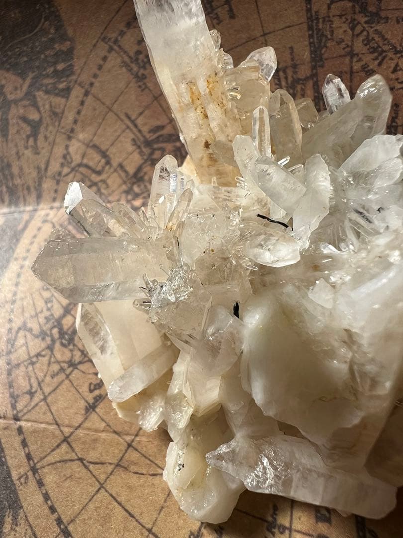 龍脈の精髄 ― 水晶「天を指す光の塔」※売上の一部を保護猫活動に使用