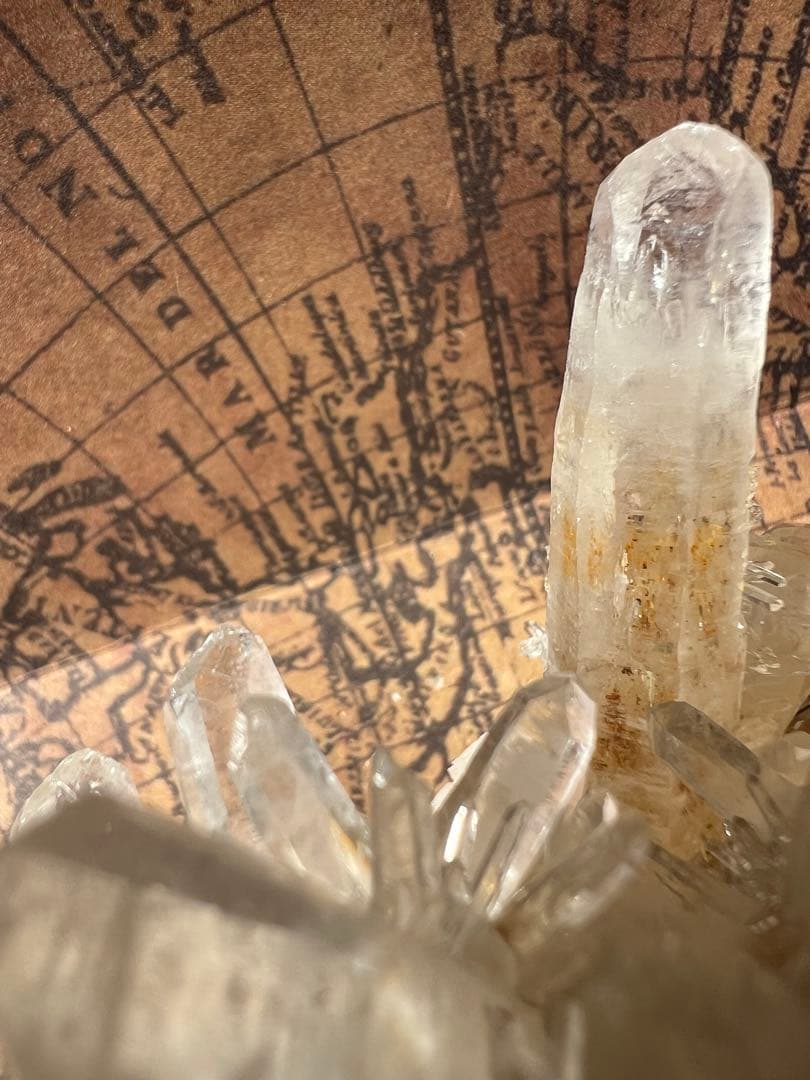 龍脈の精髄 ― 水晶「天を指す光の塔」※売上の一部を保護猫活動に使用