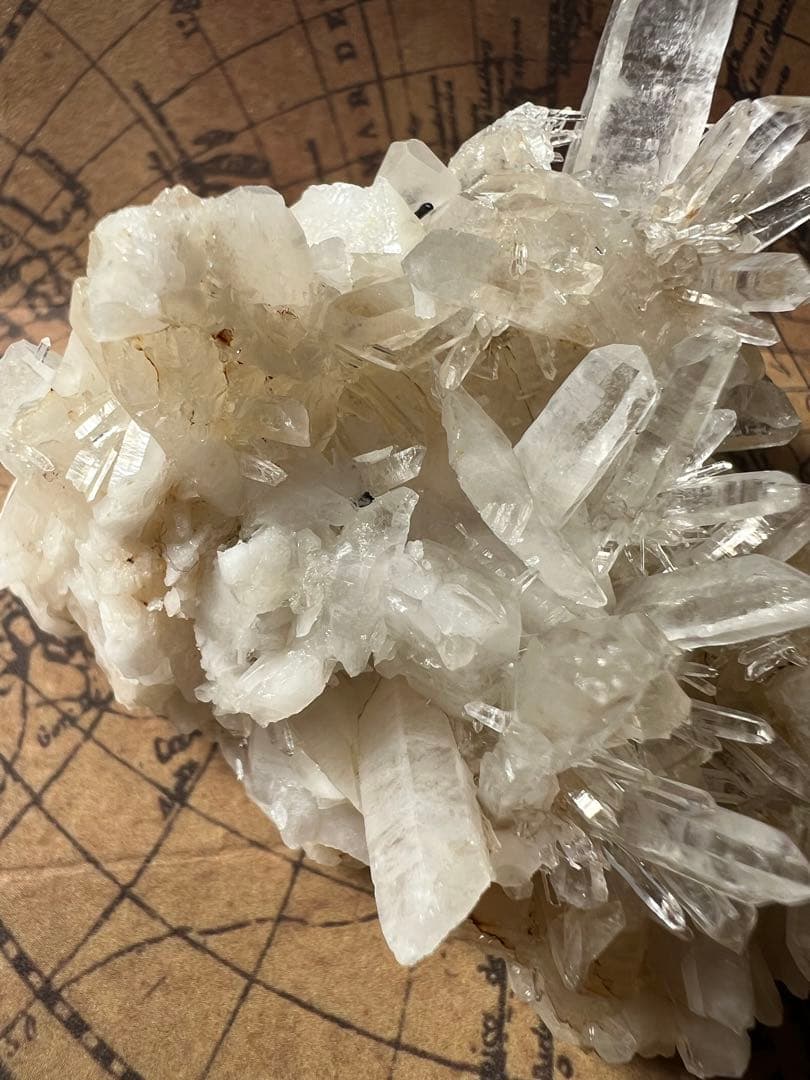 龍脈の精髄 ― 水晶「天を指す光の塔」※売上の一部を保護猫活動に使用