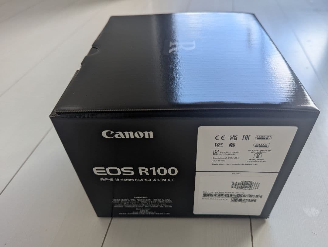【新品/未開封】Canon EOS R100　 レンズキット　ミラーレスカメラ