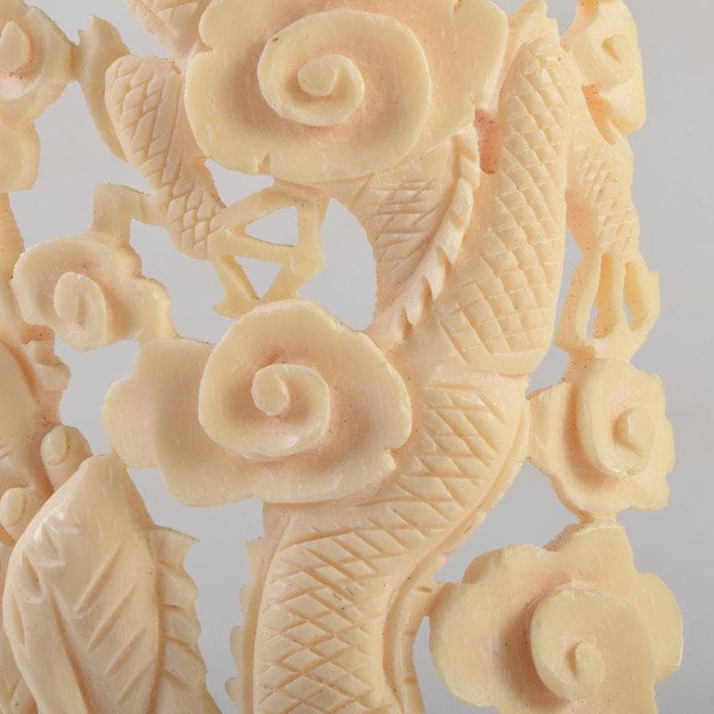 中国　獣骨製　雲龍透かし彫　硯屏　置物　唐木台付　N　9110