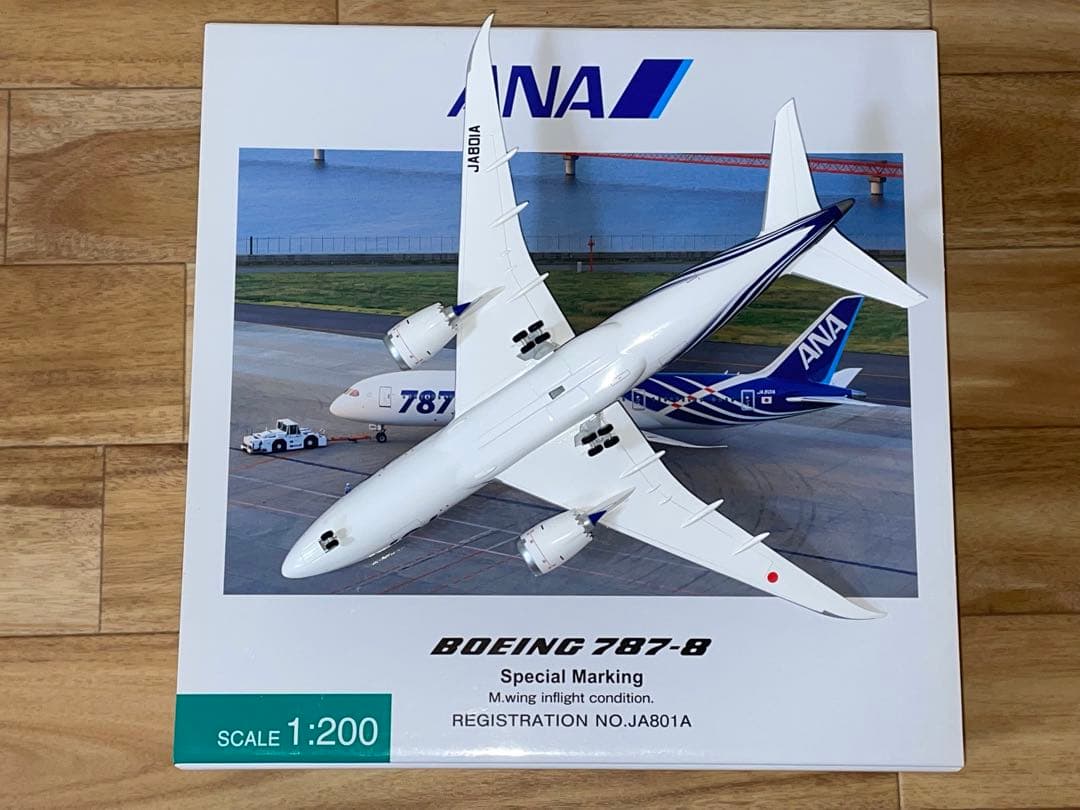 [美品]ANA B787-8 特別塗装1/200 JA801A 主翼飛行状態