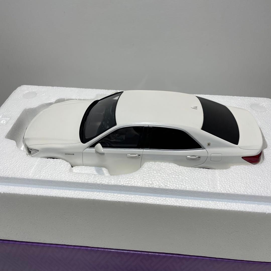 KYOSHO samurai クラウンアスリート G ハイブリッド 1/18