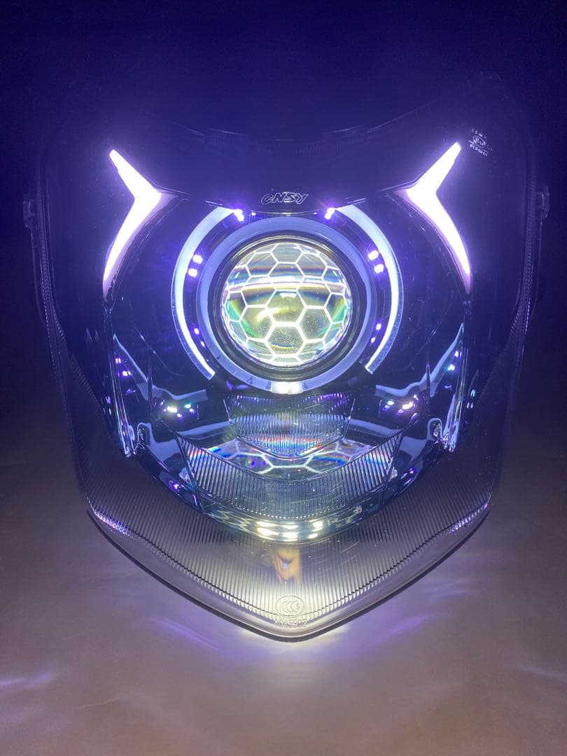 最新型 シグナスX 4型 デビルアイ プロジェクターヘッドライト レインボー