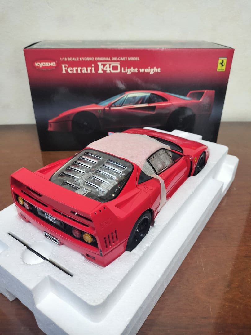 京商1/18フェラーリF40ライトウエイト（レッド）