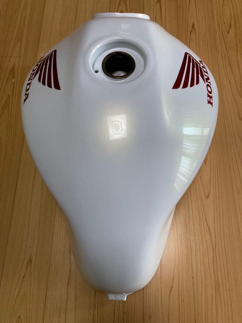 k*i様 ホーネット250 純正 ガソリンタンク 燃料タンク MC31 絶版 希