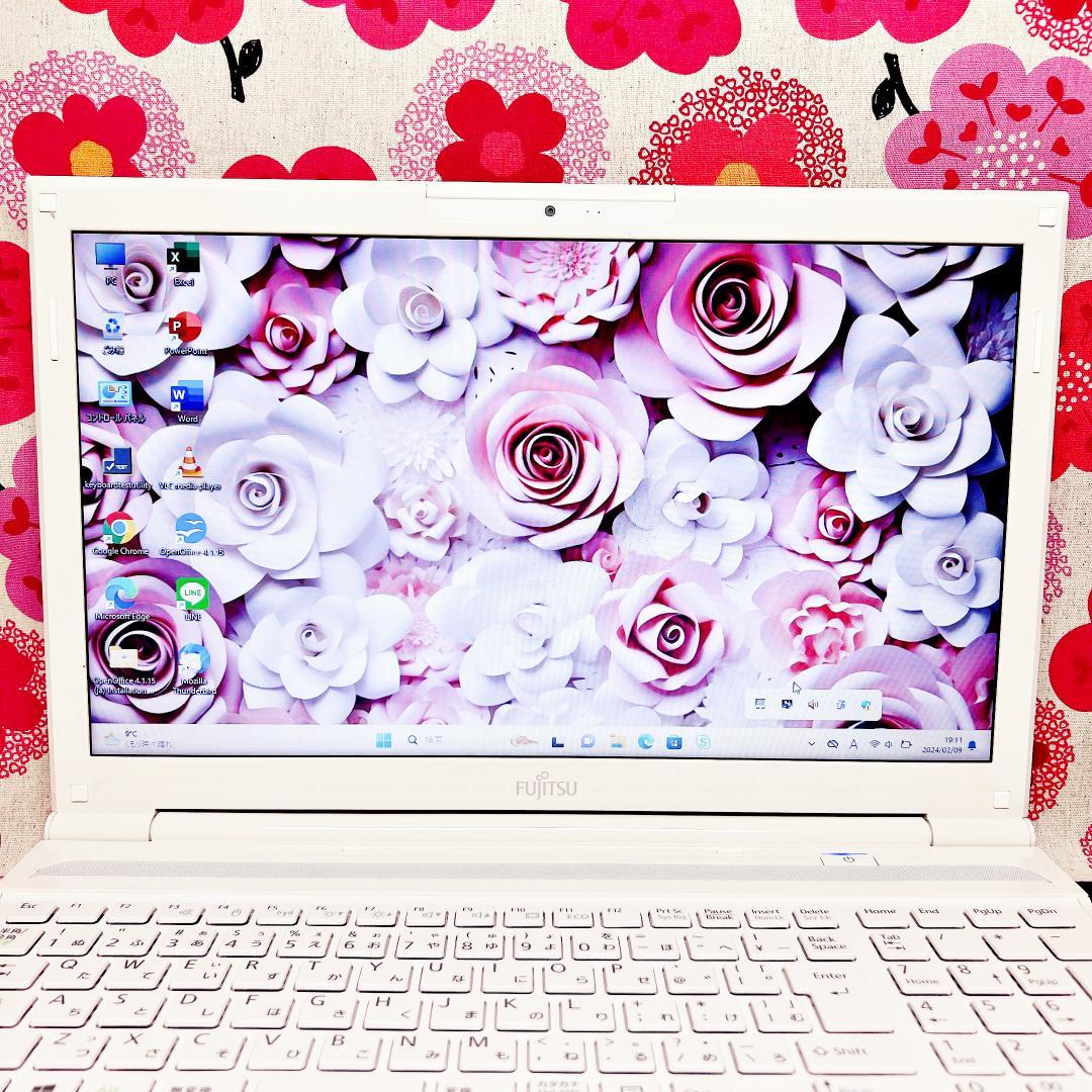 100.【メモリ8GB＆爆速SSD搭載❣️】Win11✨カメラ✨ノートパソコン✨白