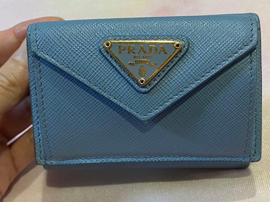 PRADA ミニウォレット　サフィアーノ　三角プレート　ブルー