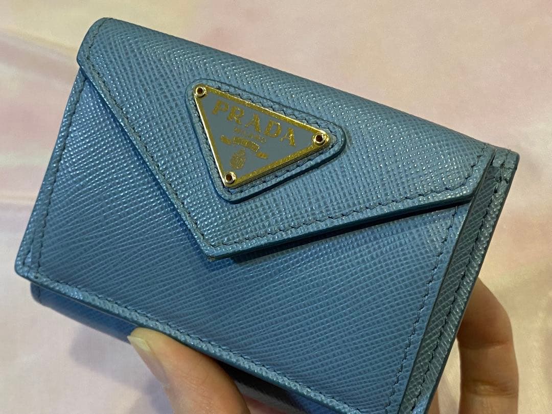 PRADA ミニウォレット　サフィアーノ　三角プレート　ブルー