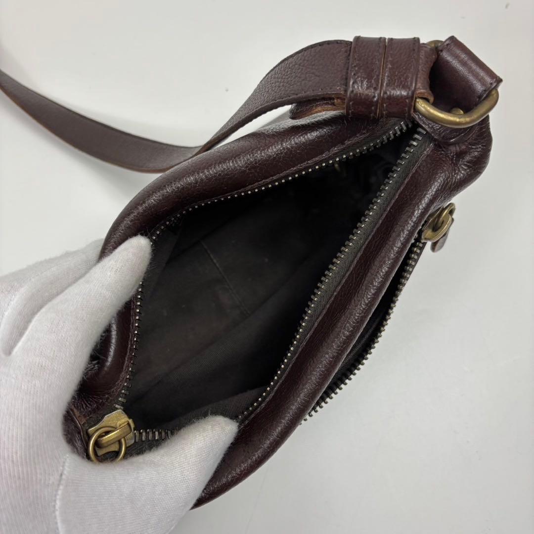 廃盤　IL BISONTE ショルダーバッグ　レザー　ロゴ型押し　 本革