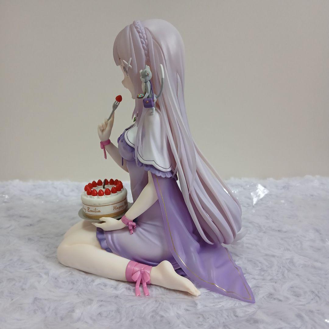 ☆エミリア バースデーケーキ Ver. フィギュア ☆ エミリア缶バッジセット
