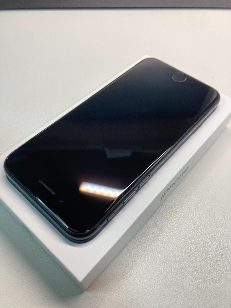 iPhoneSE3 64gb【極美品☆新品バッテリー】