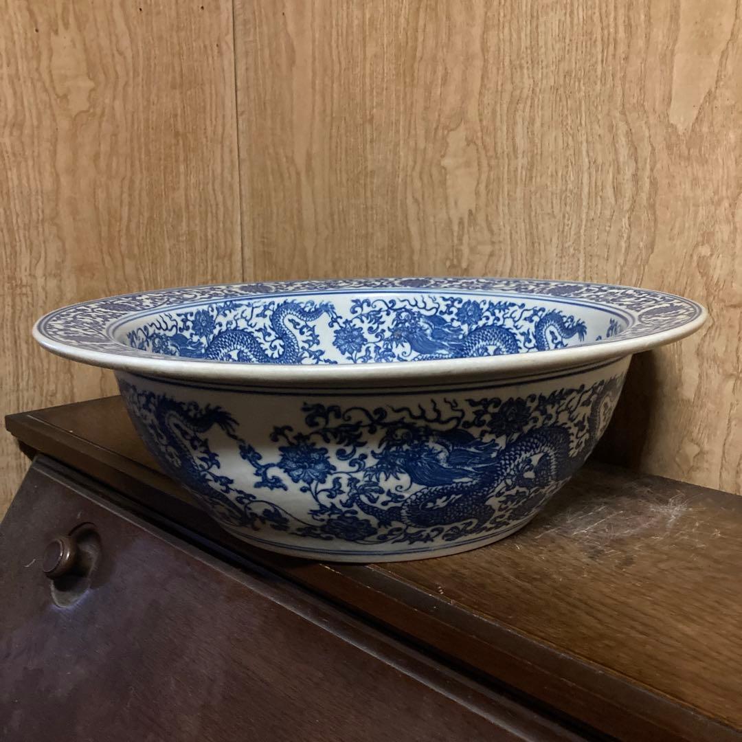 中国　染付　大鉢　龍花唐草図　大清乾隆年製銘