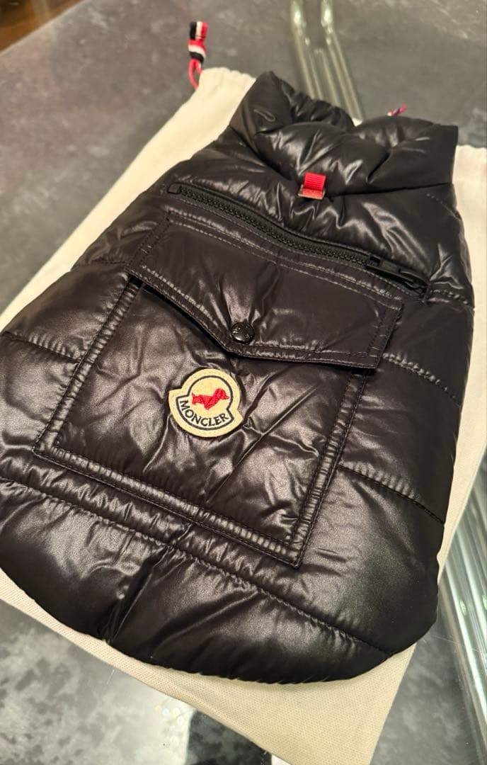 【極美品&匿名配送】モンクレール犬用ベスト／ブラック 1サイズ 2025年購入