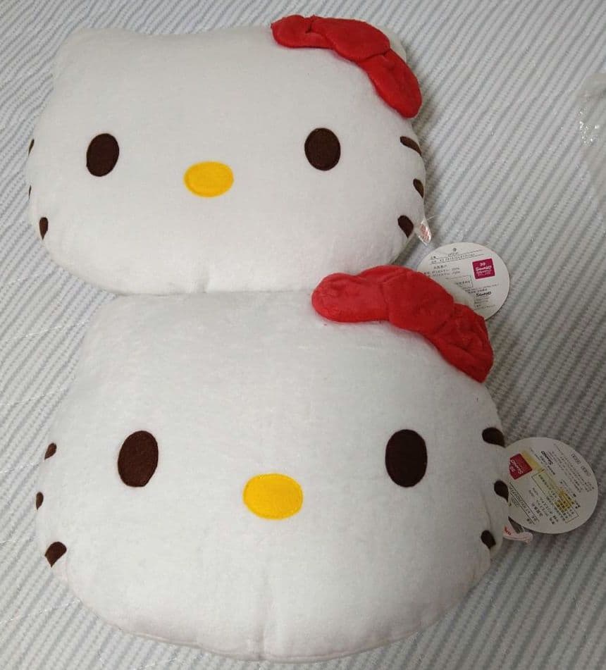 【値下げ不可】新品　ハローキティ　クッション ぬいぐるみ　リンゴ　平成レトロ