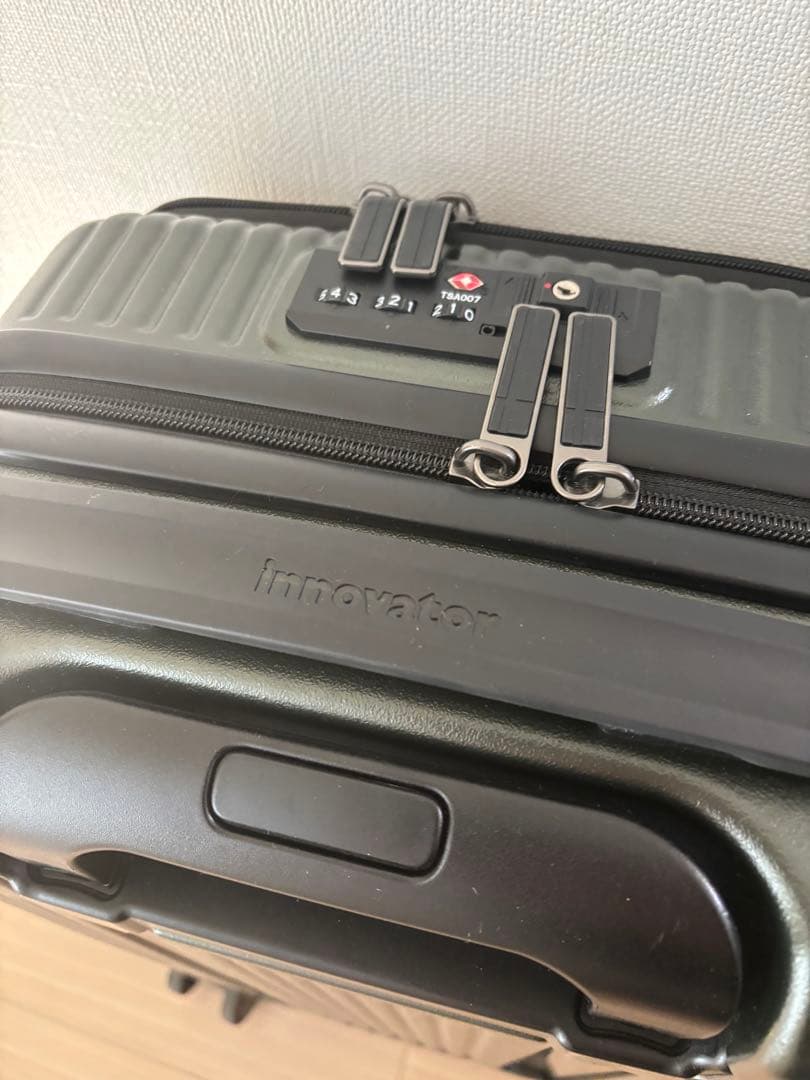人気色　イノベーター キャリーバック　スーツケース 21L 機内持込OK