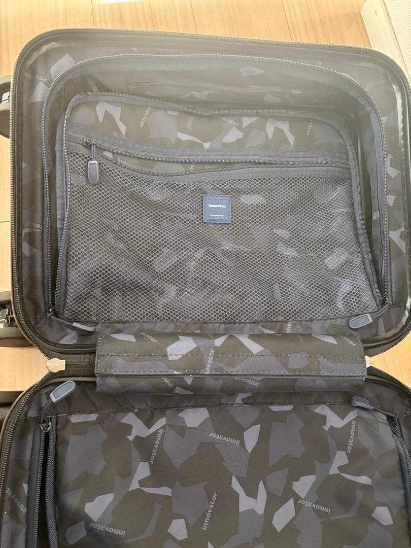 人気色　イノベーター キャリーバック　スーツケース 21L 機内持込OK