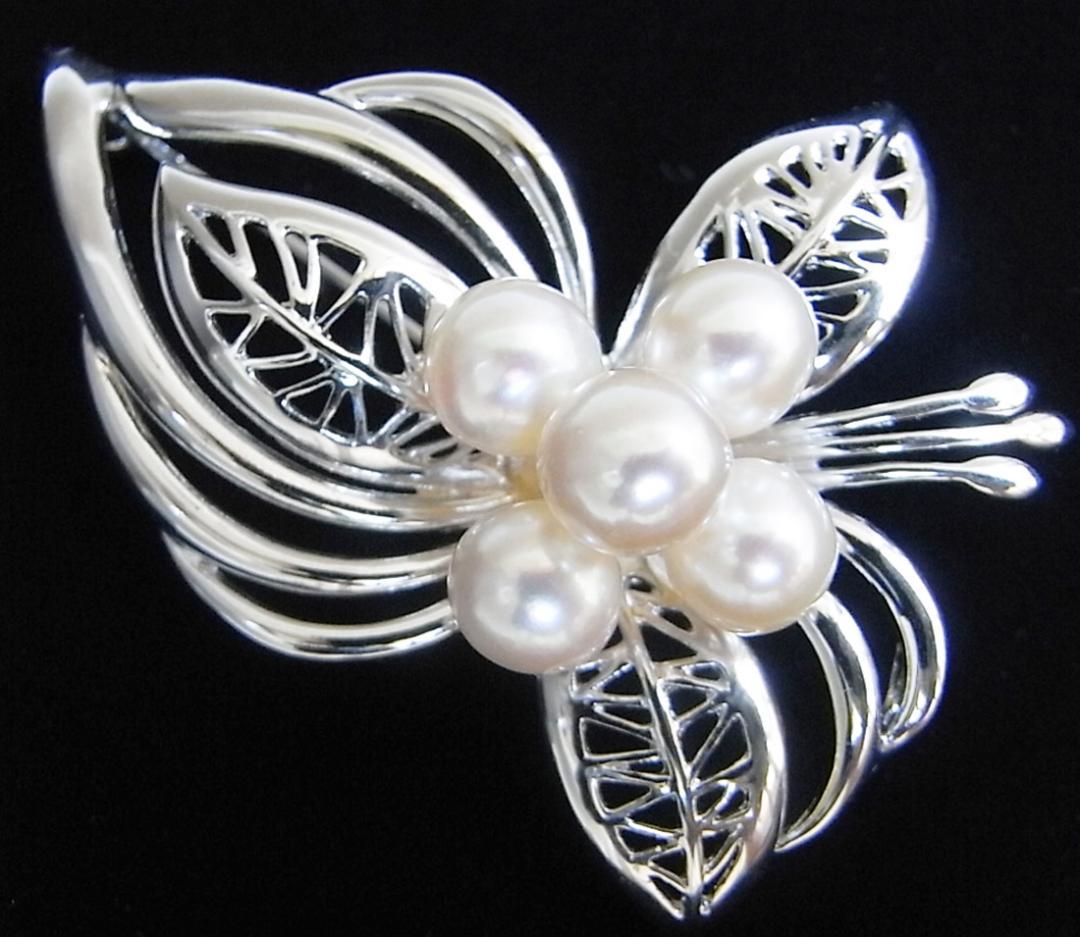 ★大粒８㎜珠・925シルバー(銀製)・本真珠（アコヤ真珠）ブローチ・新品★